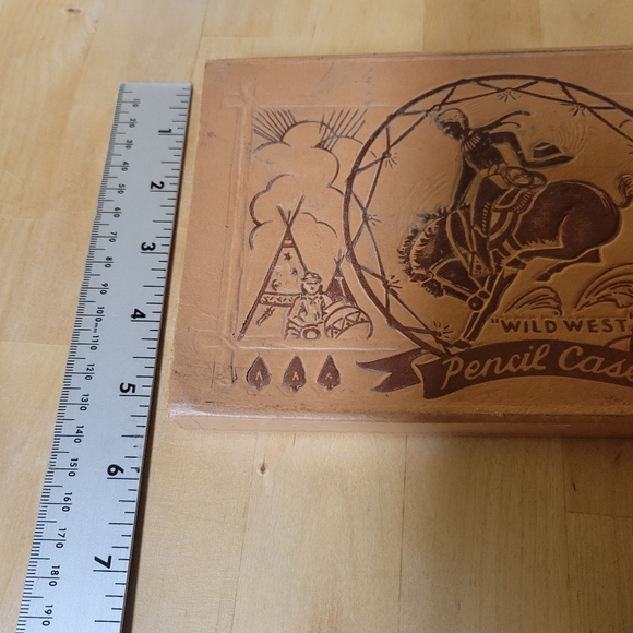 Hasbro Vintage Wild West Corgated Pencil Case Tooled Leather Look - Picture 5 of 7